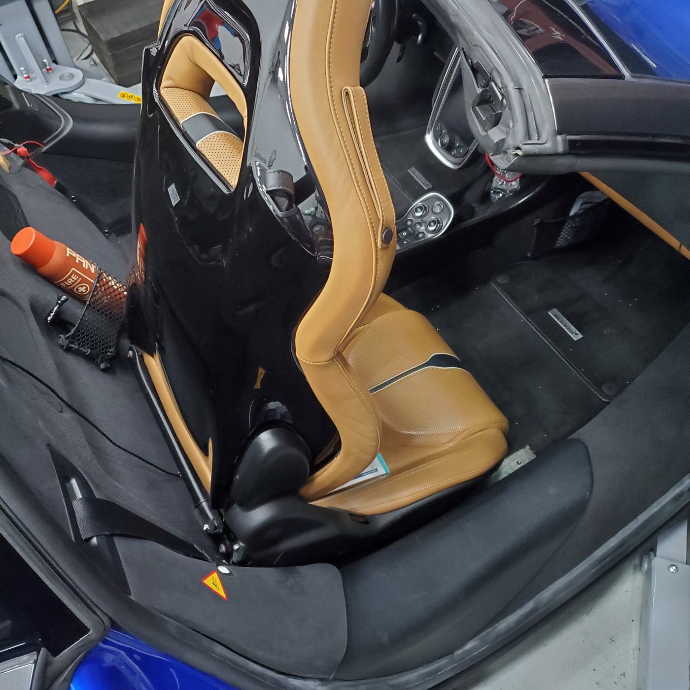 INTERIOR 2